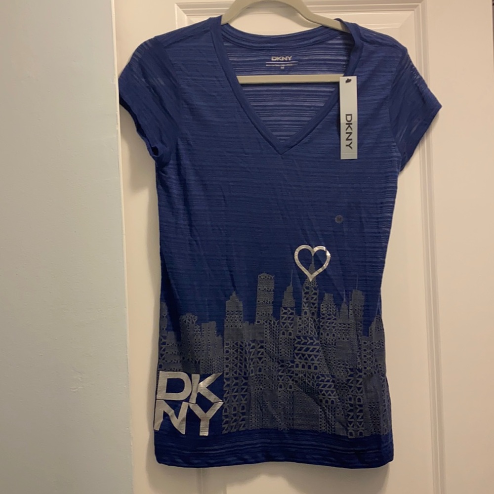 NEW WITH TAGS DKNY short sleeve tshirt SZ MD